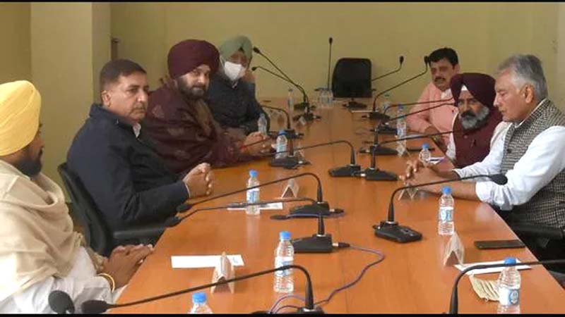 पंजाब कांग्रेस कैंपेन कमेटी की बैठक-सरकार के काम पर चुनाव लड़ेगी पार्टी, राहुल करेंगे प्रचार का आगाज पंजाब कांग्रेस कैंपेन कमेटी की बैठक-सरकार के काम पर चुनाव लड़ेगी पार्टी, राहुल करेंगे प्रचार का आगाज